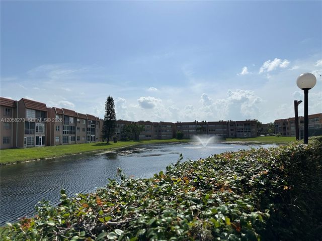 9801 Sunrise Lakes Blvd 203, Sunrise, FL 33322