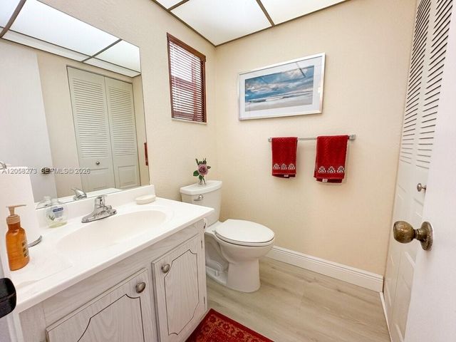 9801 Sunrise Lakes Blvd 203, Sunrise, FL 33322