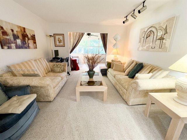 9801 Sunrise Lakes Blvd 203, Sunrise, FL 33322