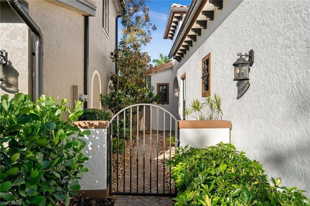 8000 Cordoba PL, Naples, FL 34113