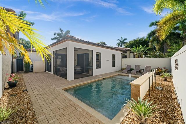 8000 Cordoba PL, Naples, FL 34113