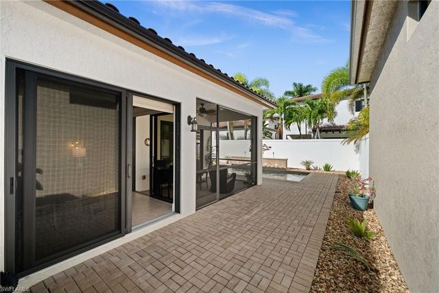 8000 Cordoba PL, Naples, FL 34113