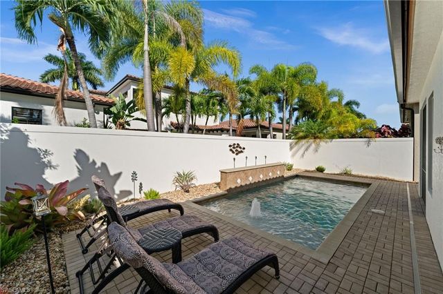 8000 Cordoba PL, Naples, FL 34113