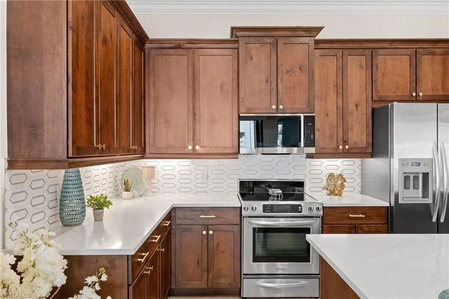 8000 Cordoba PL, Naples, FL 34113