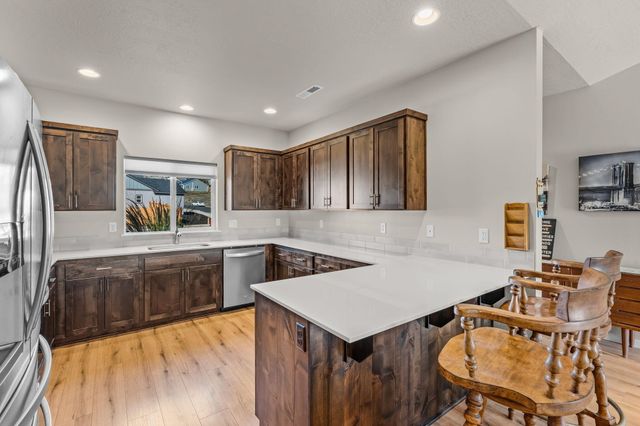 591 SW Cassidy Avenue, Madras, OR 97741