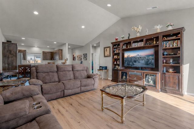 591 SW Cassidy Avenue, Madras, OR 97741