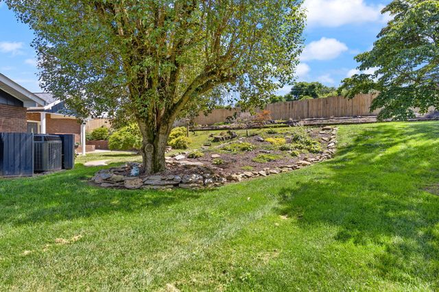 237 Hickory Avenue, Somerset, KY 42503