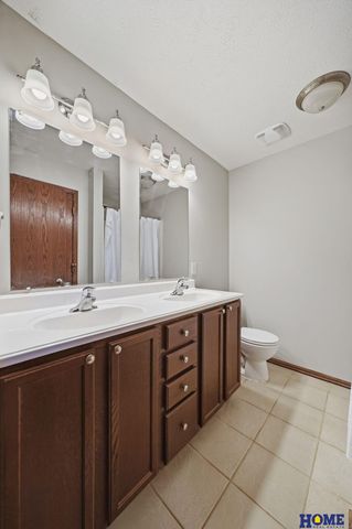5249 N 9th Circle, Lincoln, NE 68521