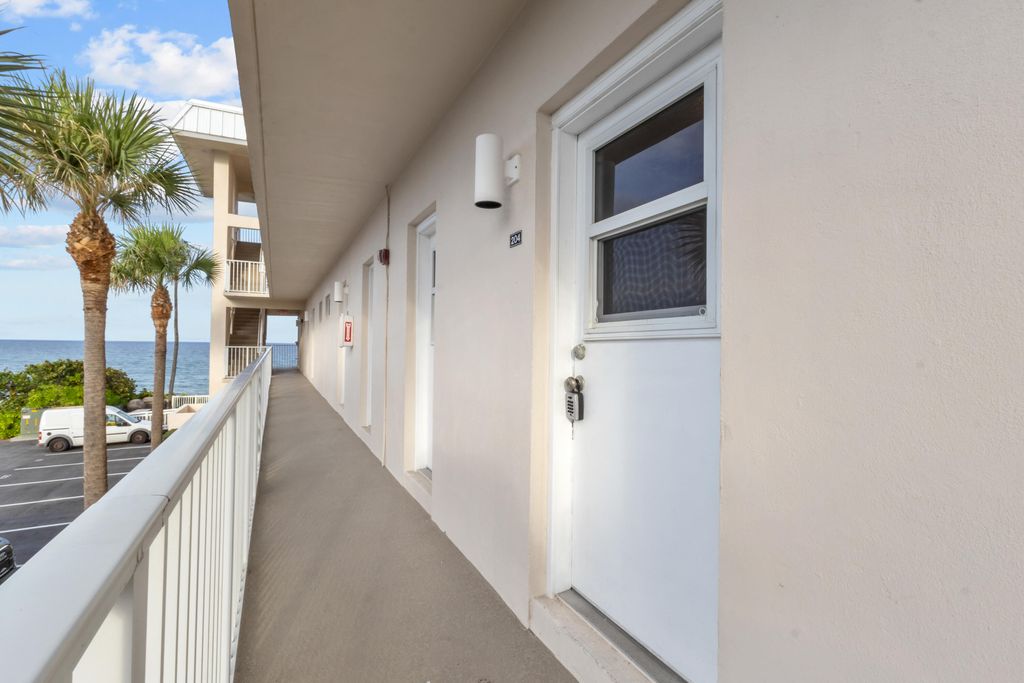 3851 N Ocean Boulevard Unit 204, Delray Beach, FL 33483