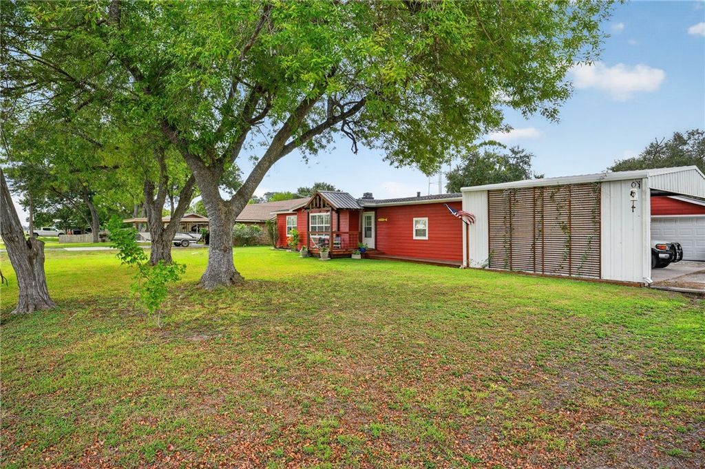 1100 Wood Ave, Woodsboro, TX 78393 — photo 2