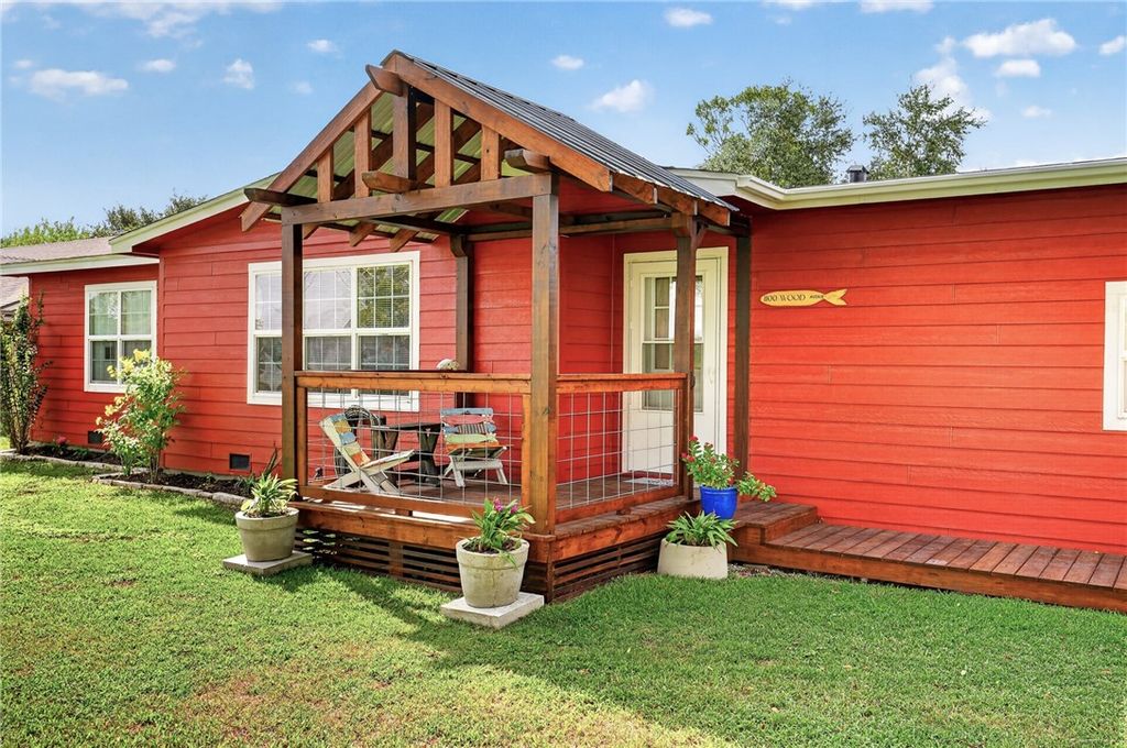 1100 Wood Ave, Woodsboro, TX 78393 — photo 3
