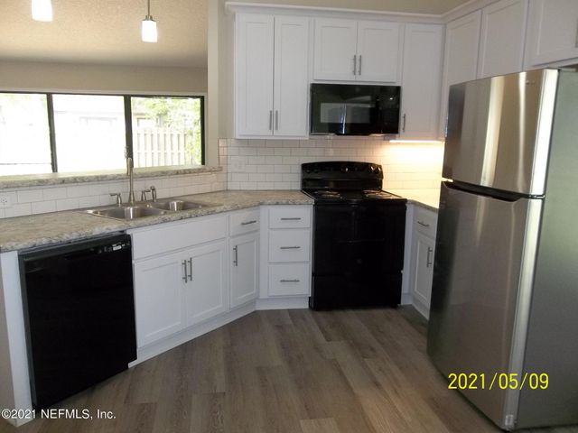 8072 KILWINNING Lane, Jacksonville, FL 32244