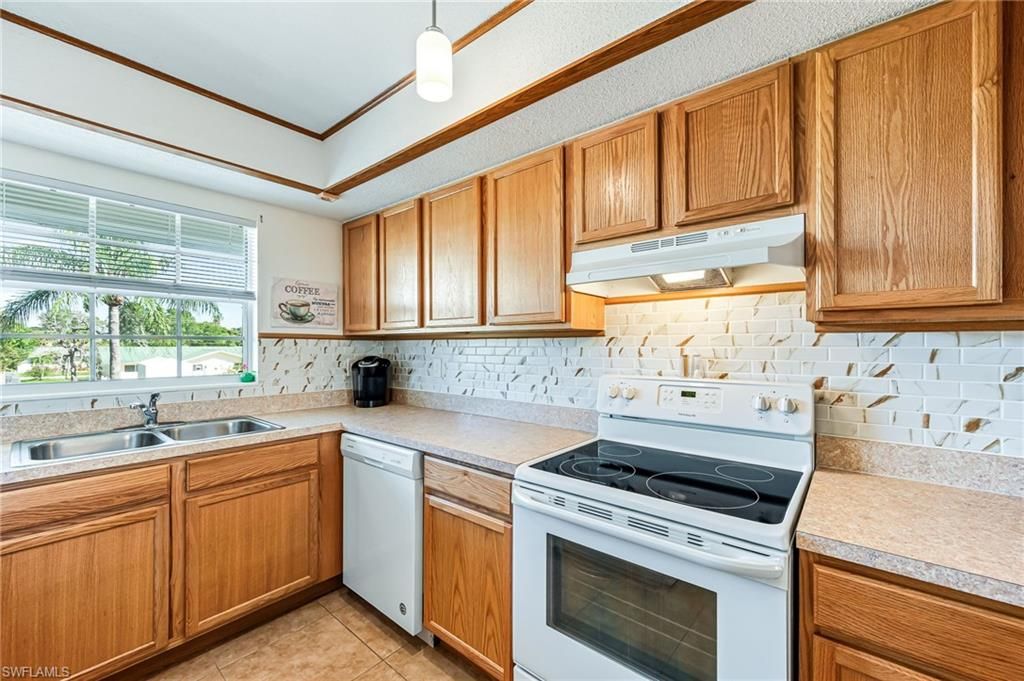 7049 New Post DR # 7, North Fort Myers, FL 33917