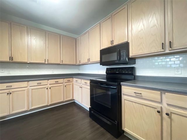 4412 Woodstock DR, Georgetown, TX 78633