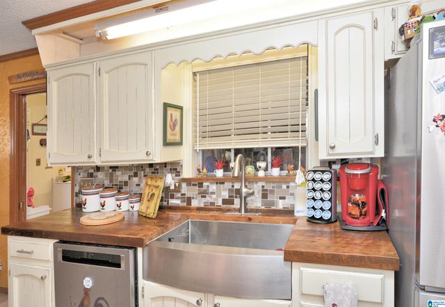 115 WESTWOOD DRIVE SW, Bessemer, AL 35022