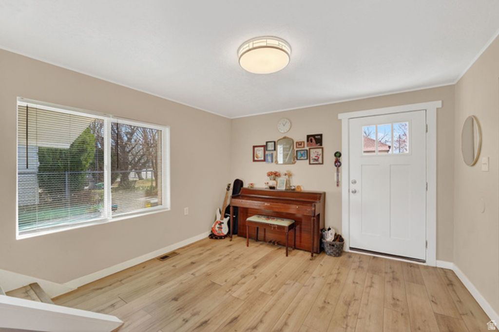 Image 8 of property listing at 636 W 4TH AVE, Midvale, UT 84047