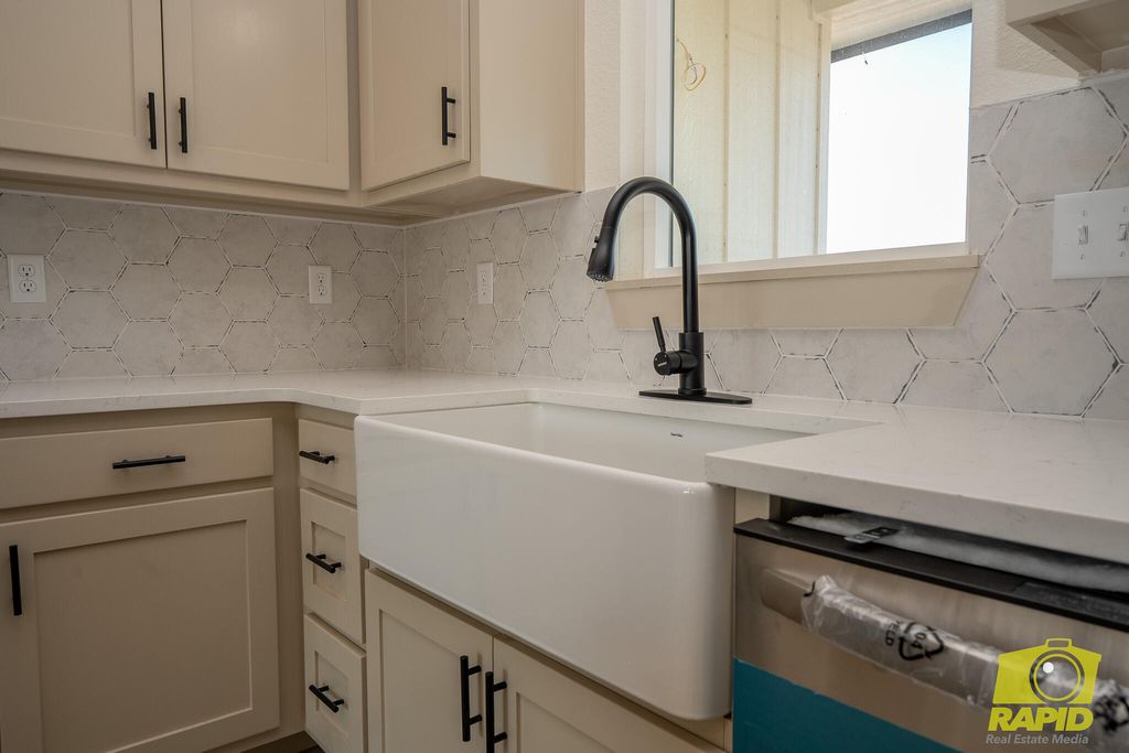 Image 10 of property listing at 10954 Twin Lakes Lane, San Angelo, TX 76904