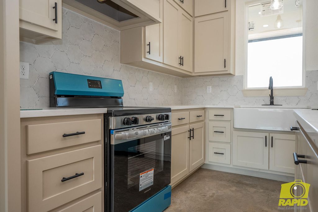 Image 13 of property listing at 10954 Twin Lakes Lane, San Angelo, TX 76904