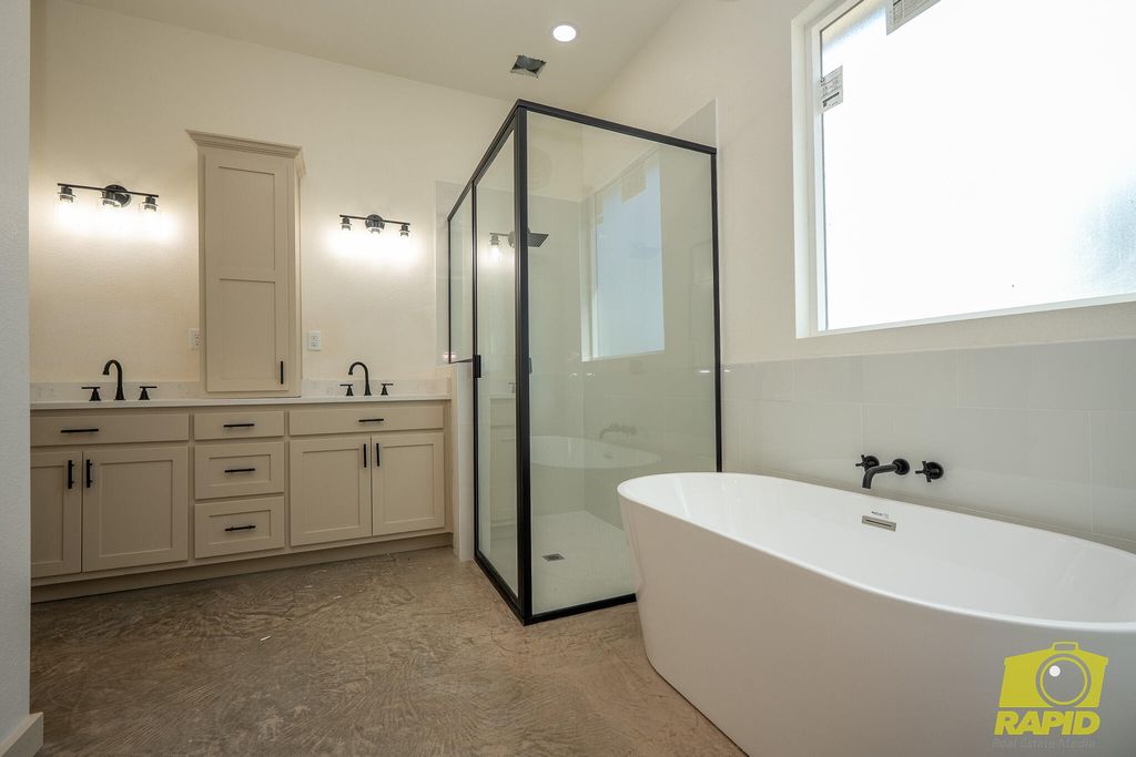 Image 32 of property listing at 10954 Twin Lakes Lane, San Angelo, TX 76904