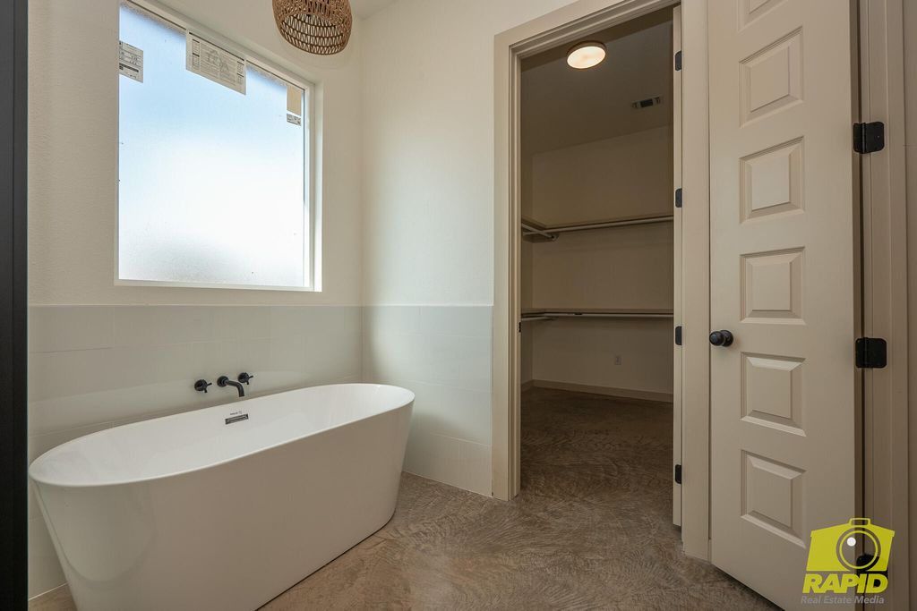 Image 33 of property listing at 10954 Twin Lakes Lane, San Angelo, TX 76904