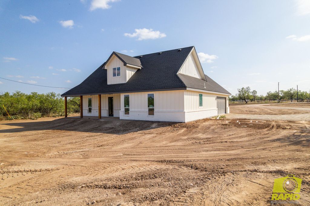 Image 4 of property listing at 10954 Twin Lakes Lane, San Angelo, TX 76904