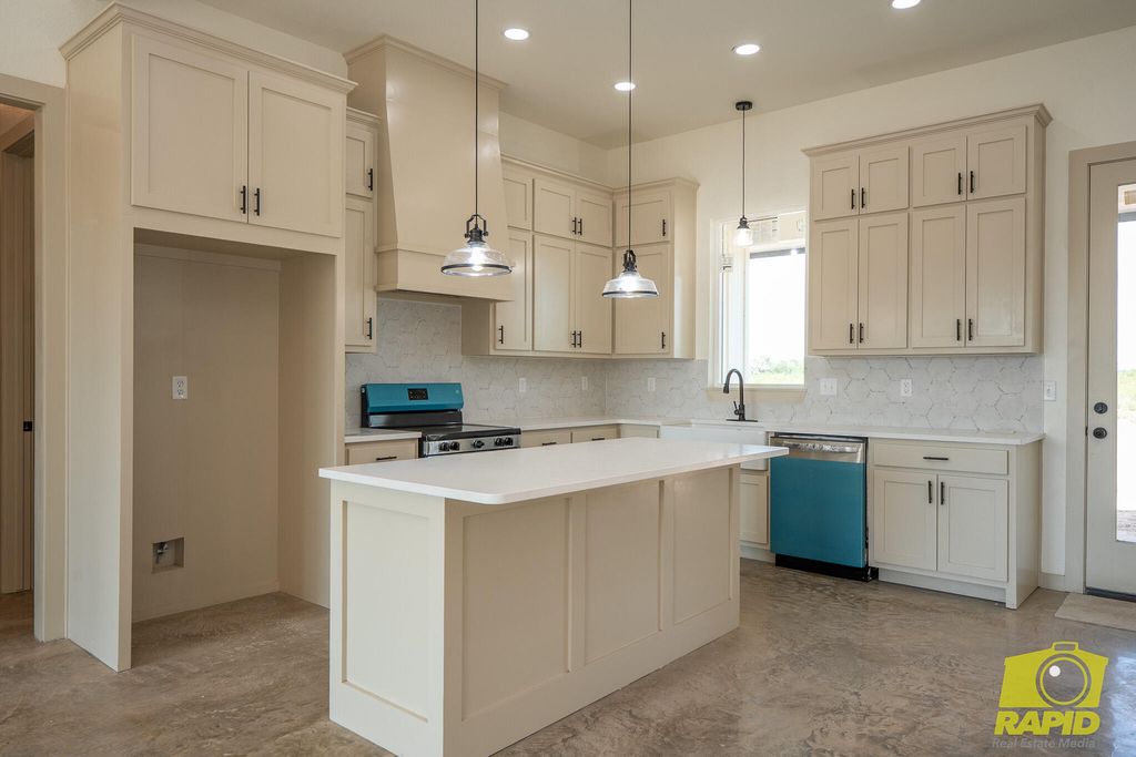 Image 8 of property listing at 10954 Twin Lakes Lane, San Angelo, TX 76904
