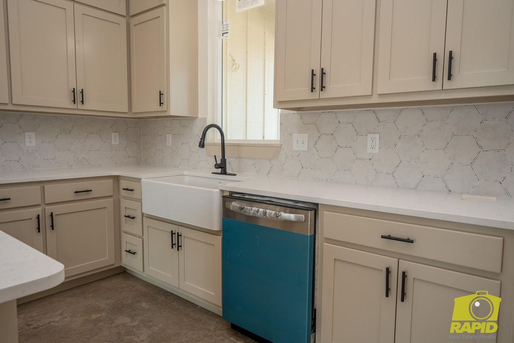 Image 9 of property listing at 10954 Twin Lakes Lane, San Angelo, TX 76904