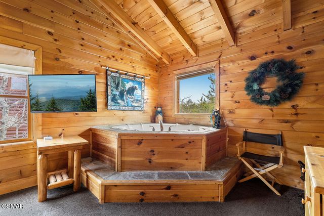 3306 Kestrel Way, Pigeon Forge, TN 37863