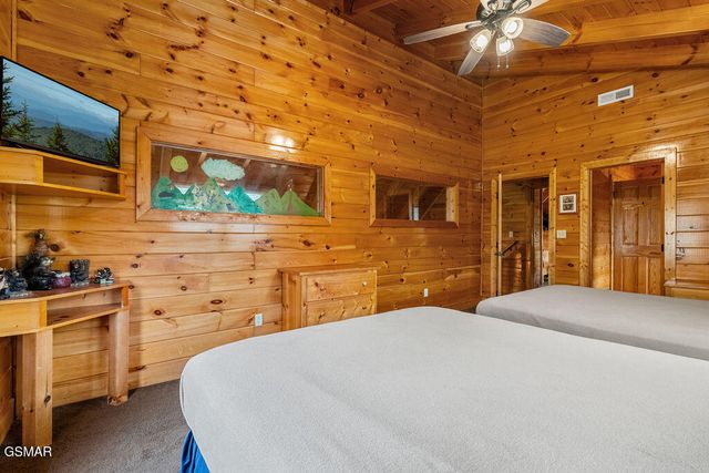 3306 Kestrel Way, Pigeon Forge, TN 37863