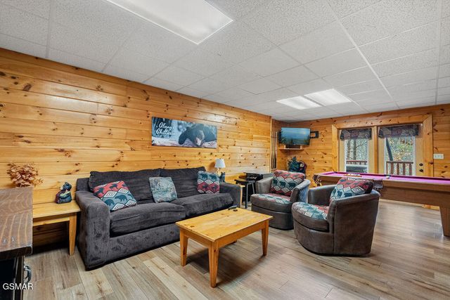 3306 Kestrel Way, Pigeon Forge, TN 37863