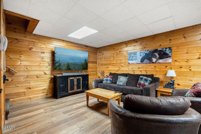 3306 Kestrel Way, Pigeon Forge, TN 37863