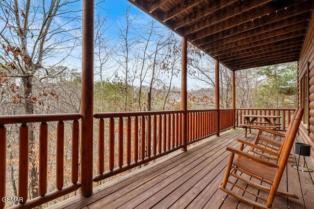 3306 Kestrel Way, Pigeon Forge, TN 37863