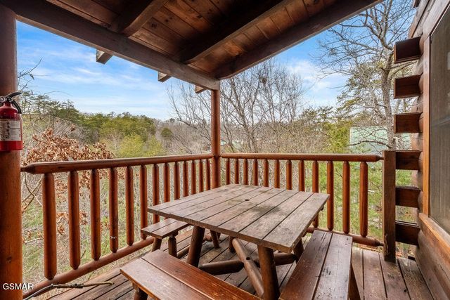 3306 Kestrel Way, Pigeon Forge, TN 37863