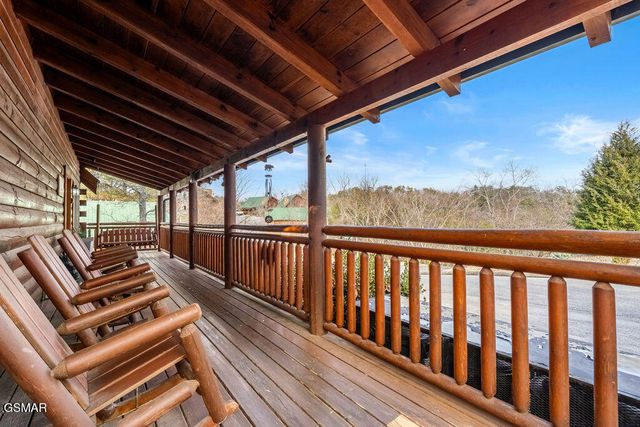 3306 Kestrel Way, Pigeon Forge, TN 37863