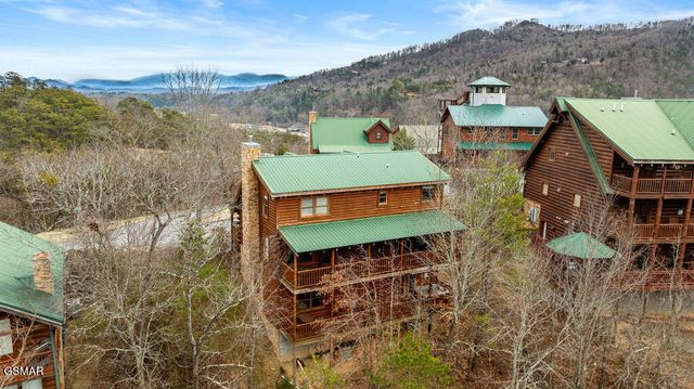 3306 Kestrel Way, Pigeon Forge, TN 37863