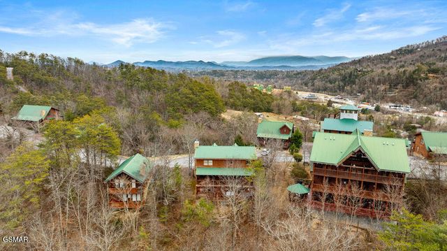 3306 Kestrel Way, Pigeon Forge, TN 37863