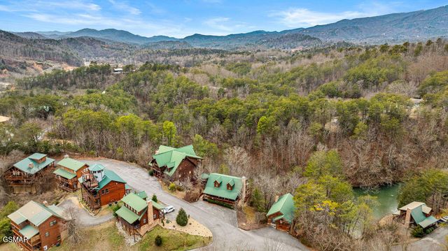 3306 Kestrel Way, Pigeon Forge, TN 37863