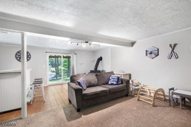 27 Adelphi Trl, Hopatcong Boro, NJ 07843