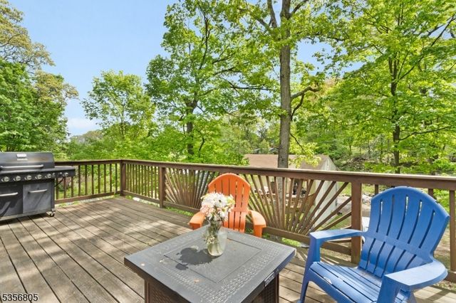 27 Adelphi Trl, Hopatcong Boro, NJ 07843