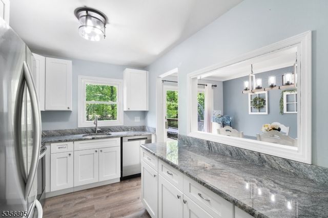 27 Adelphi Trl, Hopatcong Boro, NJ 07843