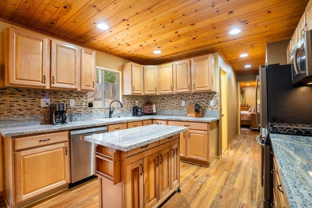 25169 Franklin Drive, Idyllwild, CA 92549