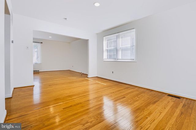 420 OAKLAND AVE, Bellmawr, NJ 08031
