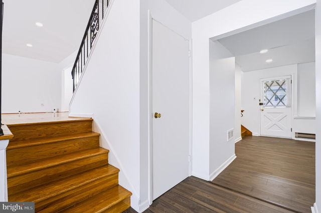 420 OAKLAND AVE, Bellmawr, NJ 08031
