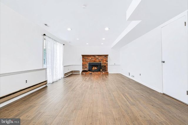 420 OAKLAND AVE, Bellmawr, NJ 08031