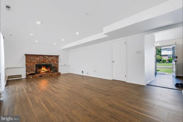 420 OAKLAND AVE, Bellmawr, NJ 08031