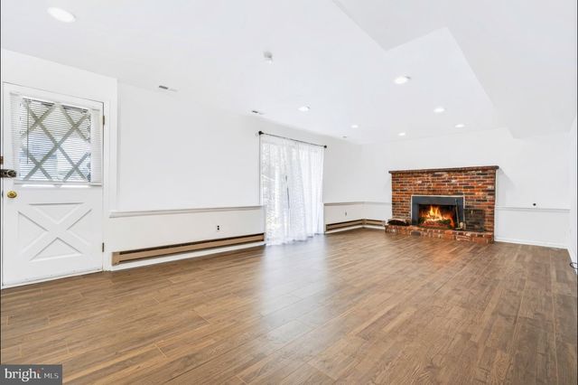 420 OAKLAND AVE, Bellmawr, NJ 08031