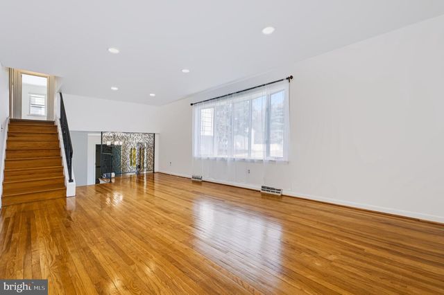 420 OAKLAND AVE, Bellmawr, NJ 08031