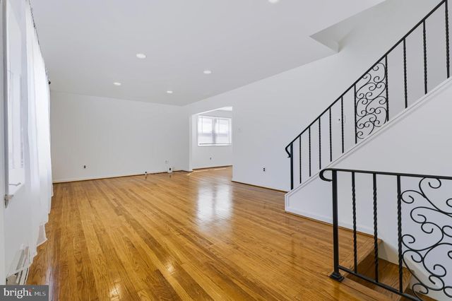 420 OAKLAND AVE, Bellmawr, NJ 08031