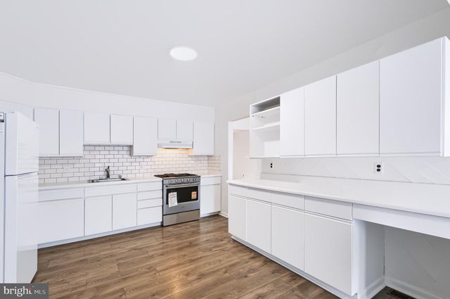 420 OAKLAND AVE, Bellmawr, NJ 08031