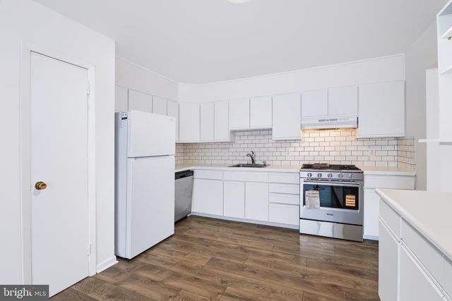 420 OAKLAND AVE, Bellmawr, NJ 08031